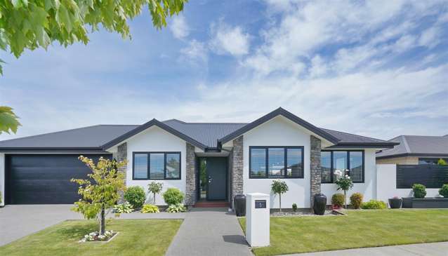 "LUXURY AND STYLE IN SILVERSTREAM"