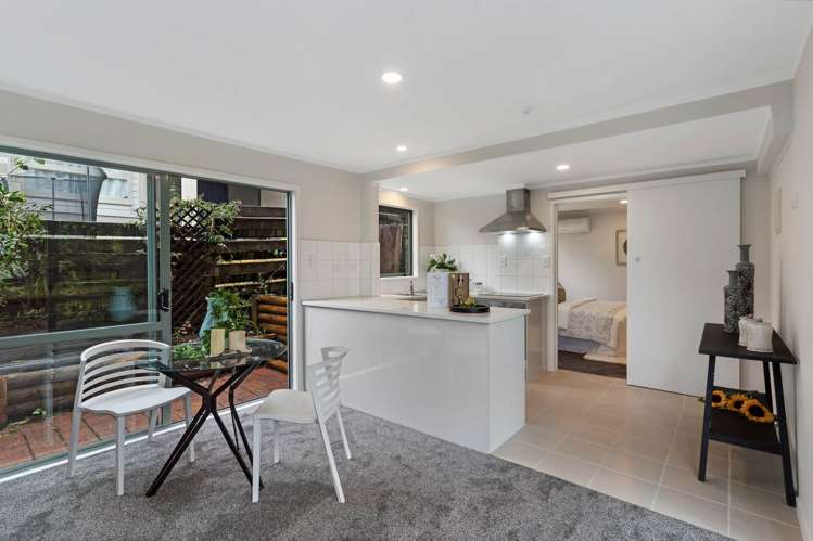 8 Holt Avenue Torbay_32