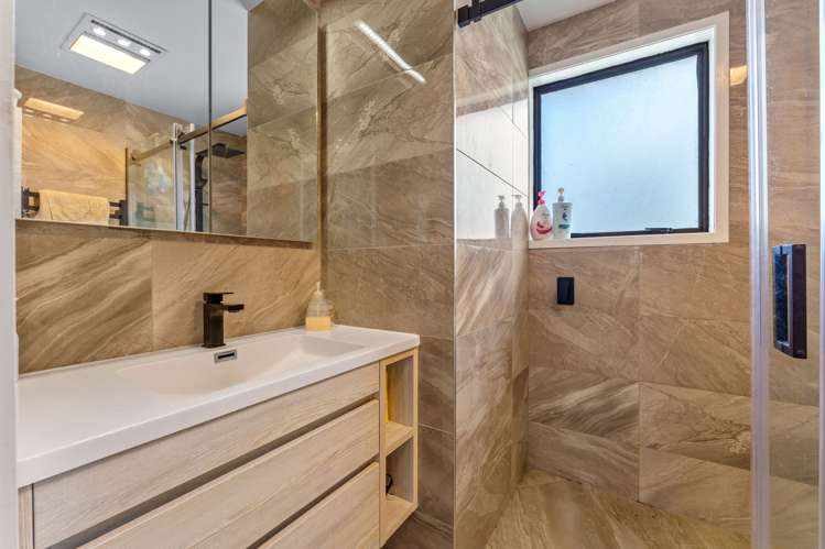 2/10 Silver Creek Road_3