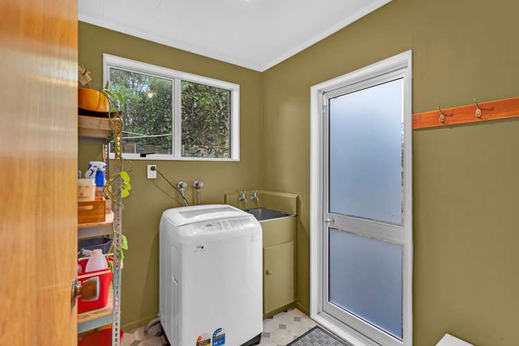 1138 South Road Oakura_11