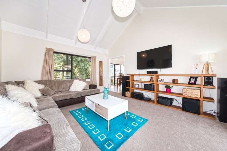 90 Flanshaw Road Te Atatu South_1