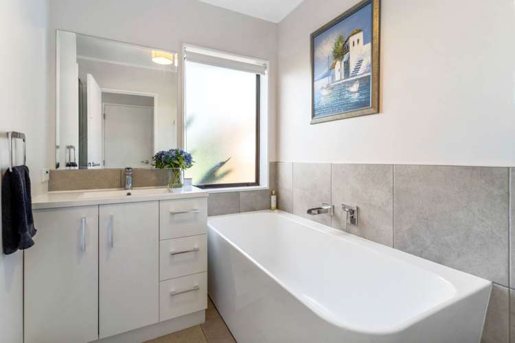 3 Evanda Crescent Conifer Grove_16