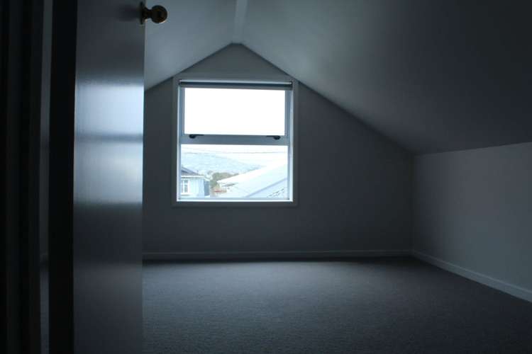 64 Apu Crescent Lyall Bay_9