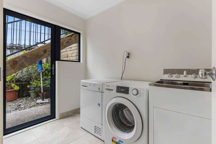 84 Fields Parade Oteha_13