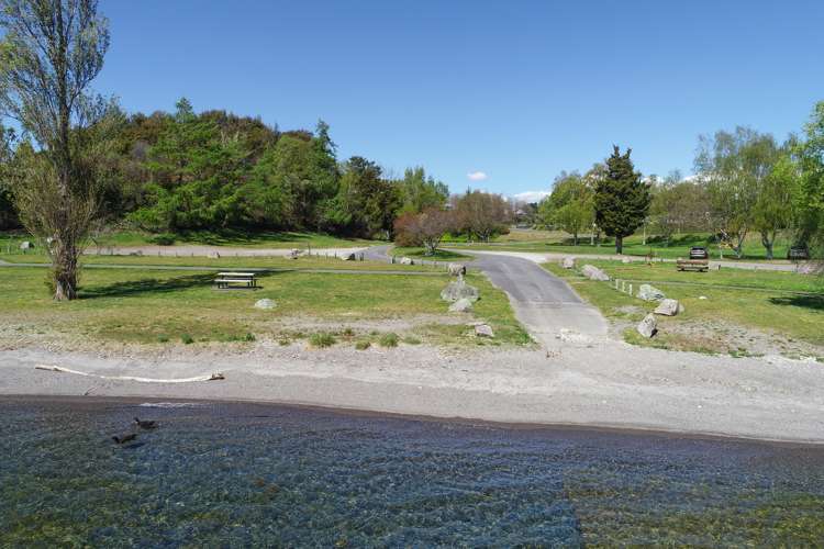 19 Wharewaka Road Wharewaka_34