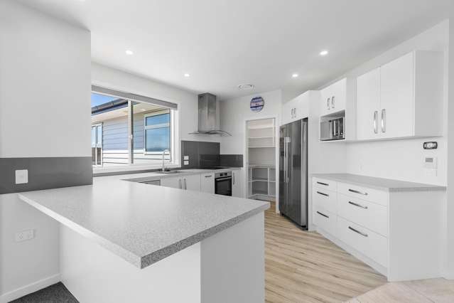 28 Coprosma Crescent Waipahihi_3