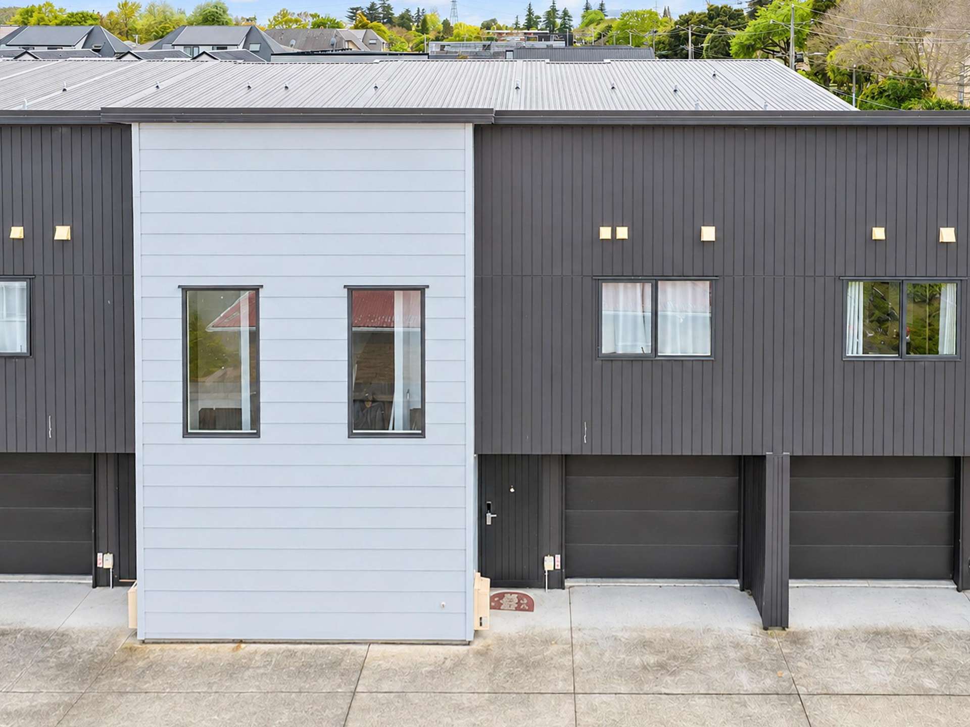 2/105 Knighton Road Hillcrest_0