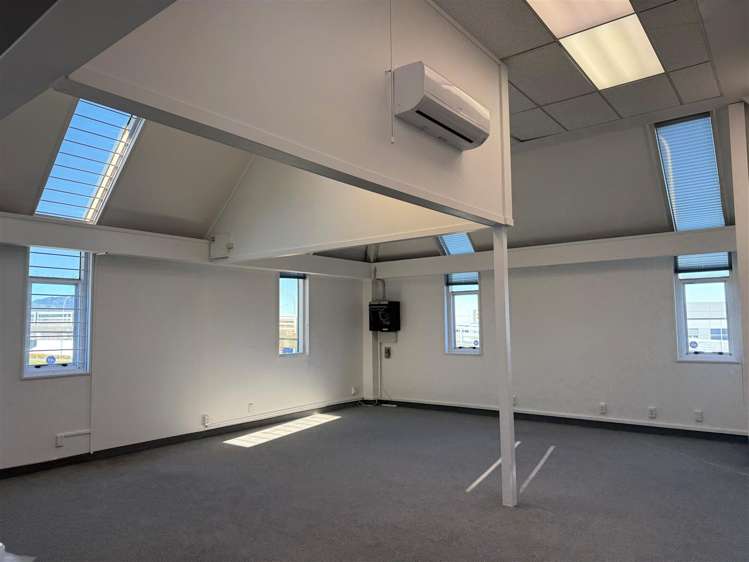 First Floor. Unit H, 31 Railway Avenue Alicetown_10