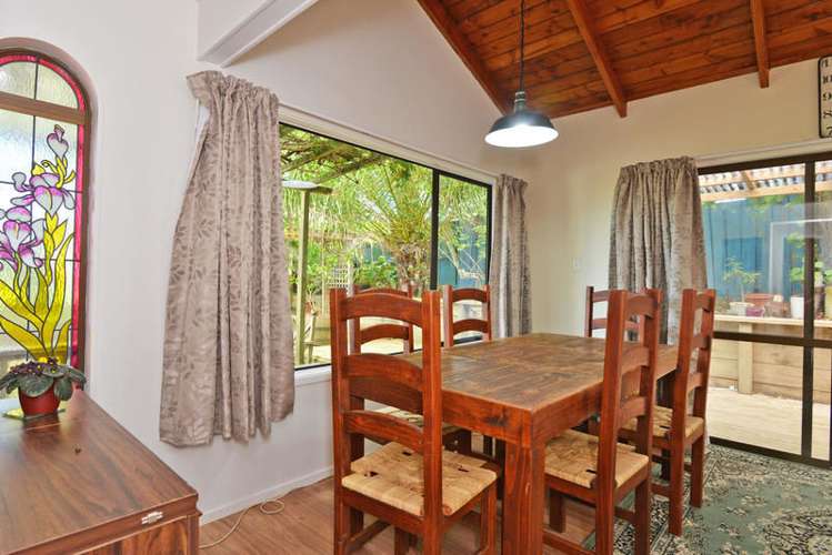 2/46a Captain Scott Road Glen Eden_5