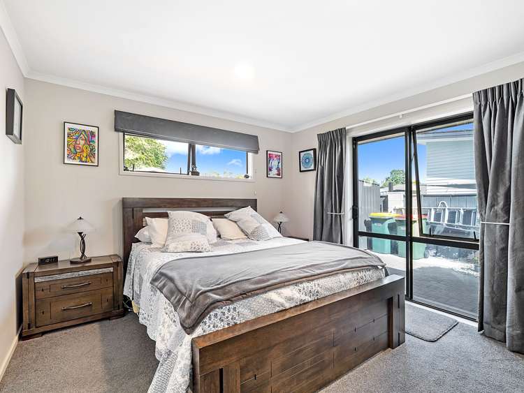 6 Stonebridge Park Drive Holdens Bay_11