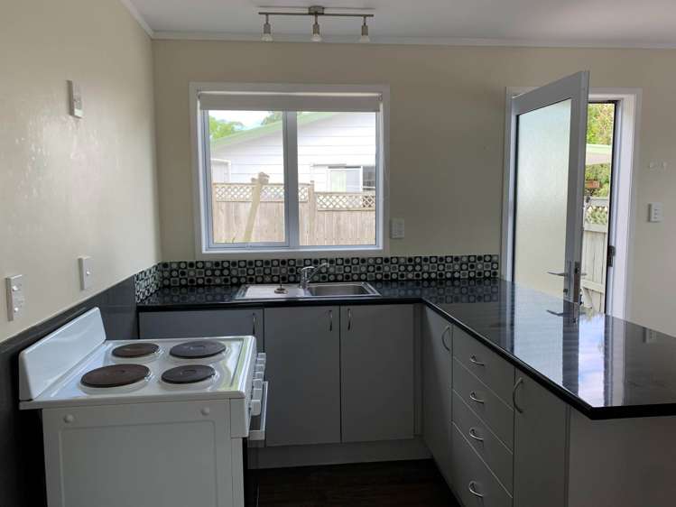 92a Athena Drive Totara Vale_5