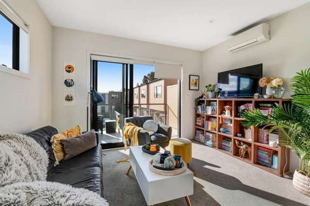 2/694 Whangaparaoa Road Stanmore Bay_1