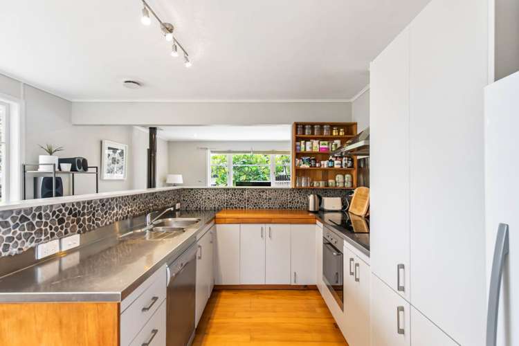 13 Willowbrook Place Titirangi_5