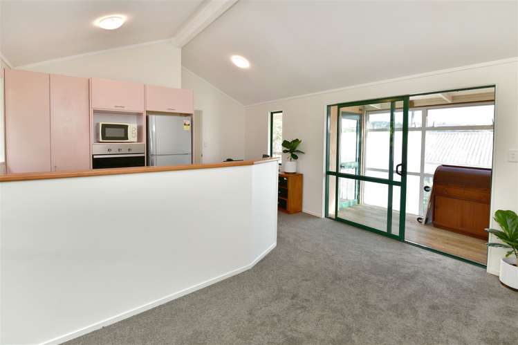 2a Roberta Crescent Orewa_10