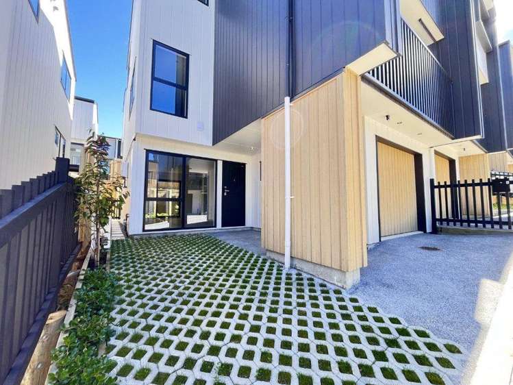 8 Irwin Lane Windsor Park_23