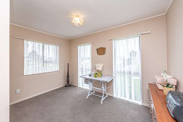 44 Exeter Crescent Springvale_13