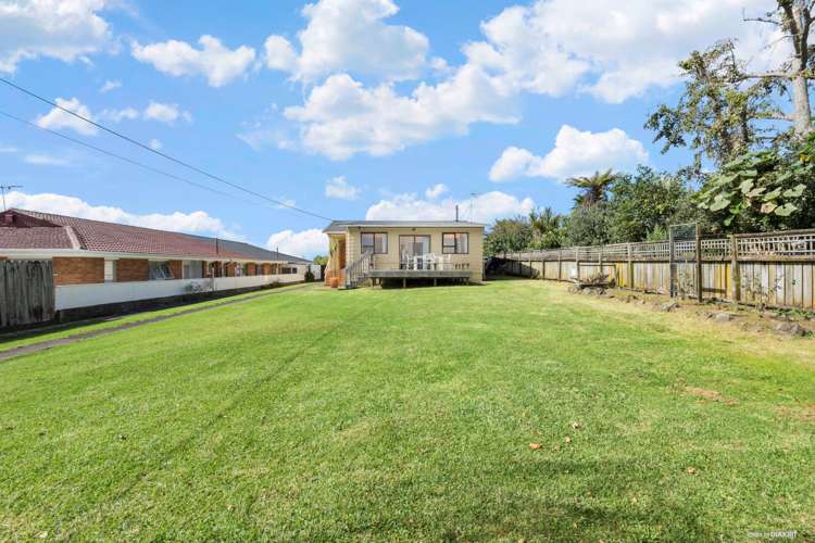 289 Royal Road Massey_17