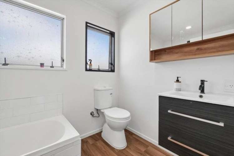 12 Conifer Place 11555_5