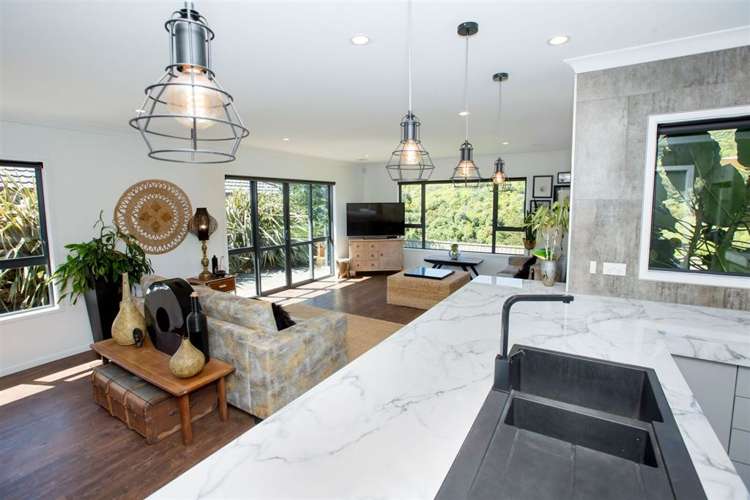 8 Tararua Close Aotea_11