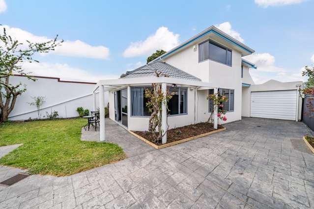 Sunny Family Haven in Prime Hutt Central