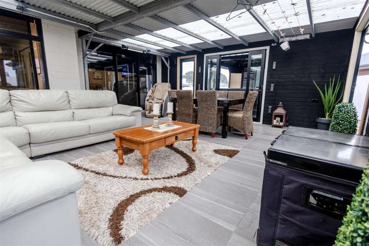 8 Higgins Place Paroa_21