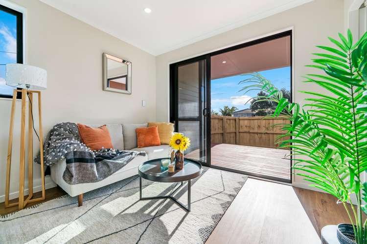 5/3 Royal View Road Te Atatu South_6