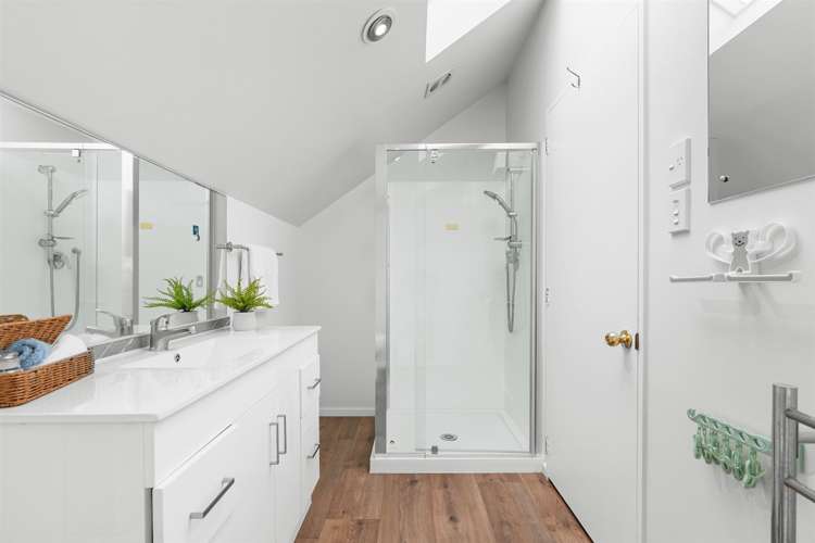 1/8 Cottesmore Close Burnside_12