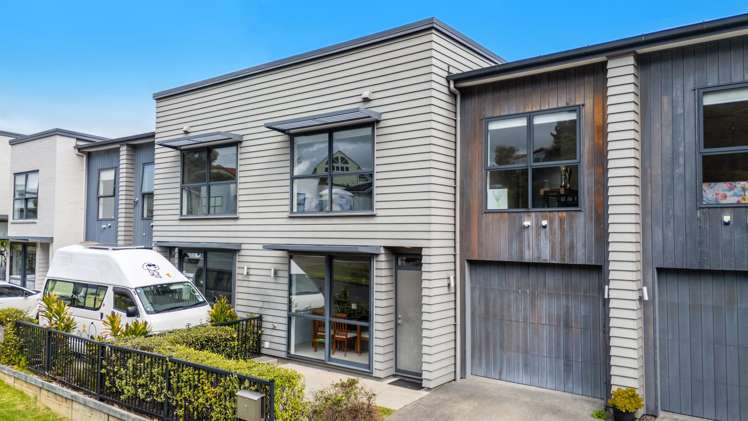 27 Matairangi Avenue Totara Heights_10