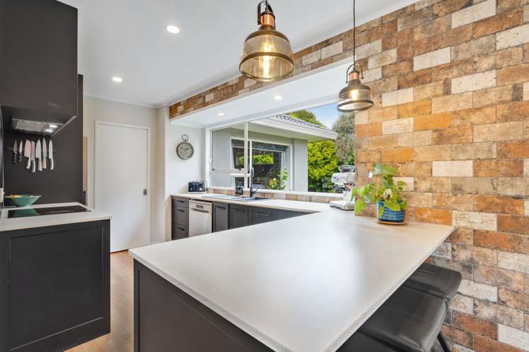 61 Gosford Drive Botany Downs_5