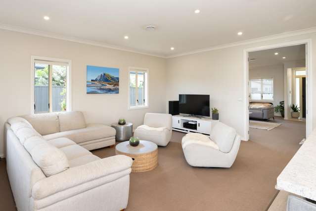 14 Heynes Place Clive_4