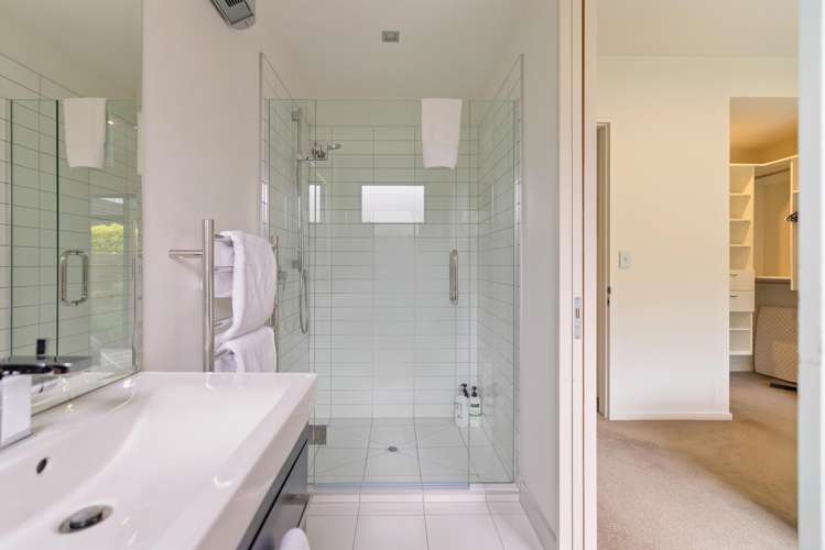 8 Hallenstein Street Queenstown_13