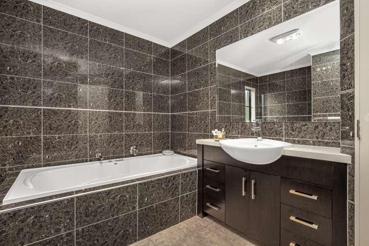 224 Alec Craig Way Gulf Harbour_18