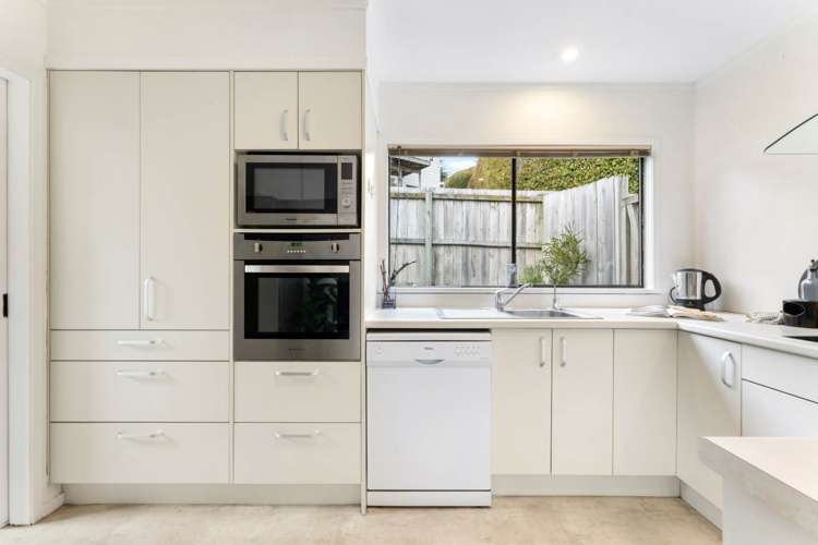 2/61 Oaktree Avenue Browns Bay_16