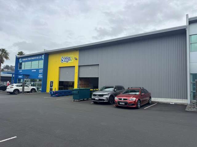 STUNNING ROAD FRONT WAREHOUSE