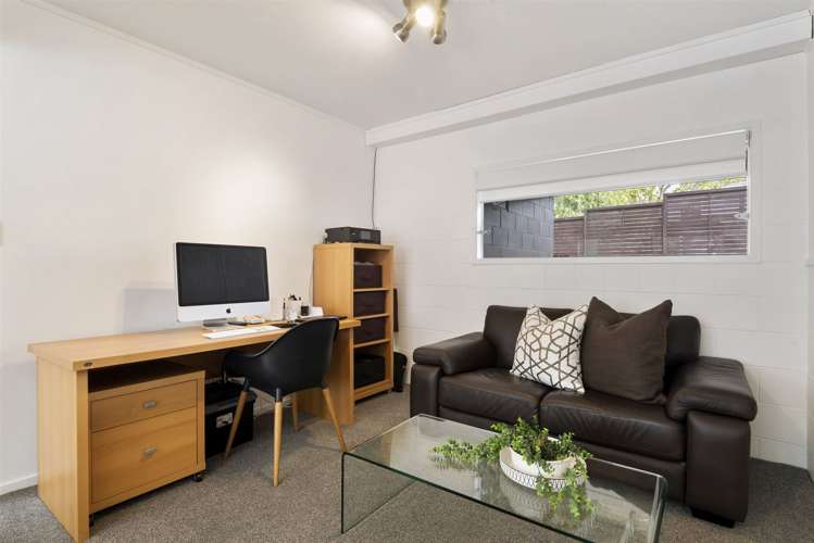 8 Riviera Place Hauraki_22