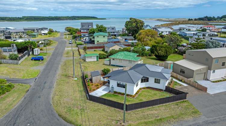 12A Roore Street Foxton Beach_19