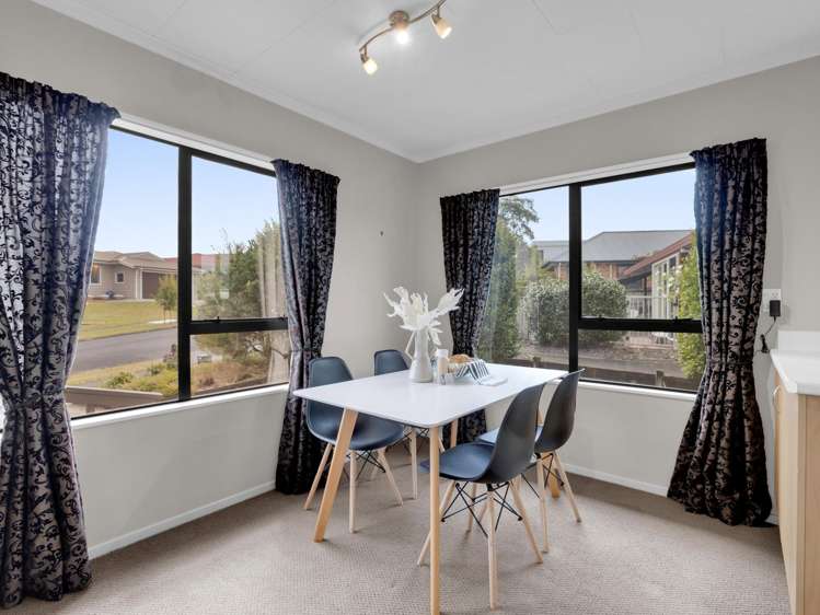 57 Lansdowne Crescent Glenview_9