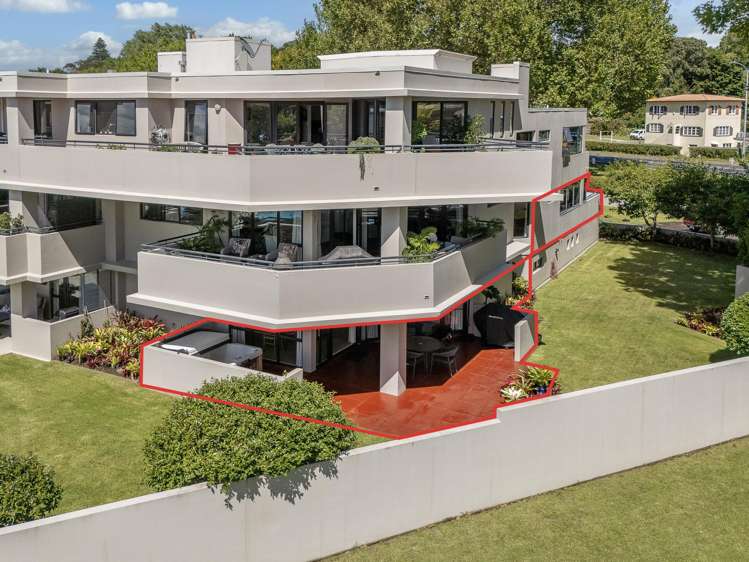 1/2 Sixth Avenue Avenues_30