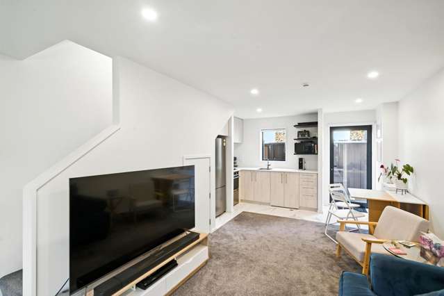 Sleek, Stylish & Central!