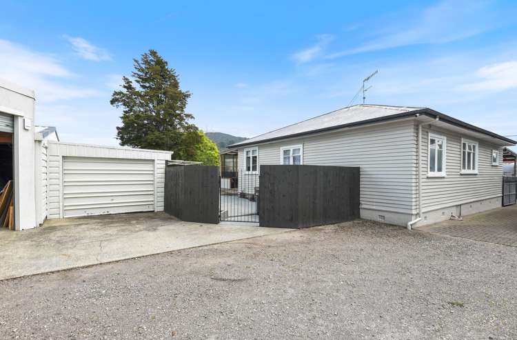 11 Russell Road Fairy Springs_15