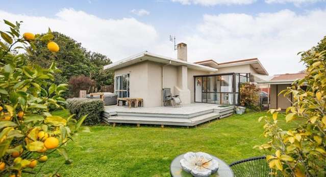 Hokowhitu 3-Bedroom Home – Top Location & Sunny