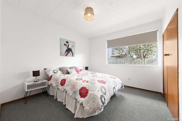 2/12a Yeovil Road Te Atatu Peninsula_9