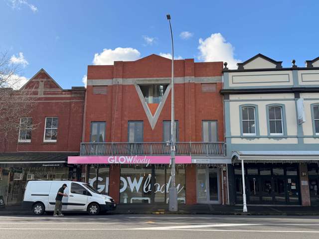 CHARACTER PONSONBY OFFICE - FIVE CAR PARKS