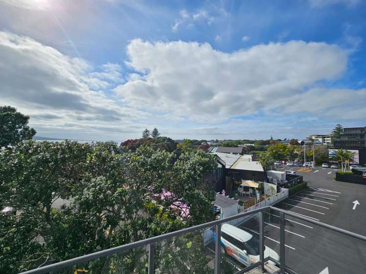 Front/87 Hurstmere Road Takapuna_22
