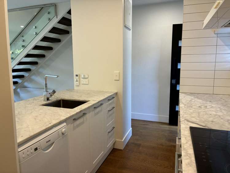 9/32c Ballarat Street 1660_3
