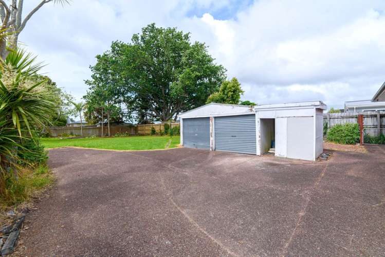 27 Tiroroa Avenue Te Atatu South_1