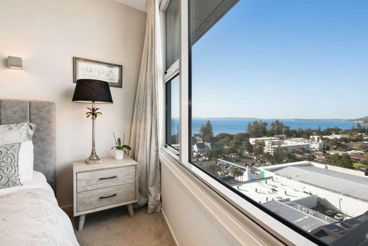 1111/11 Tamariki Avenue Orewa_12