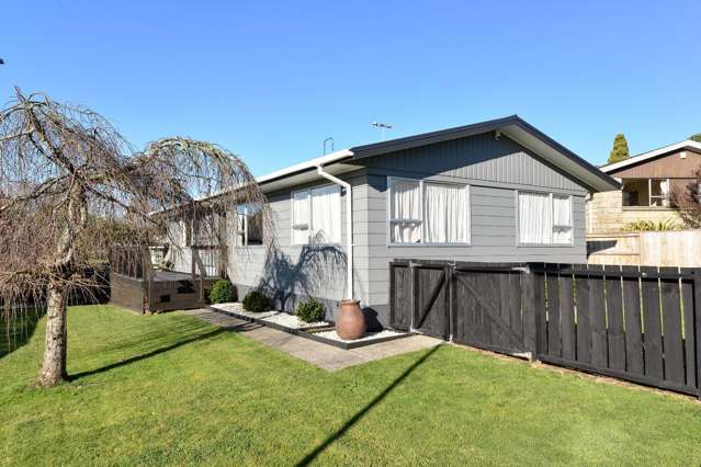 Meticulously presented 3-bedroom home with stunning views!