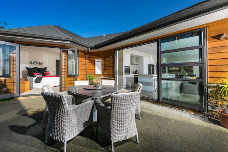 6 Traffic Road Greenhithe_16