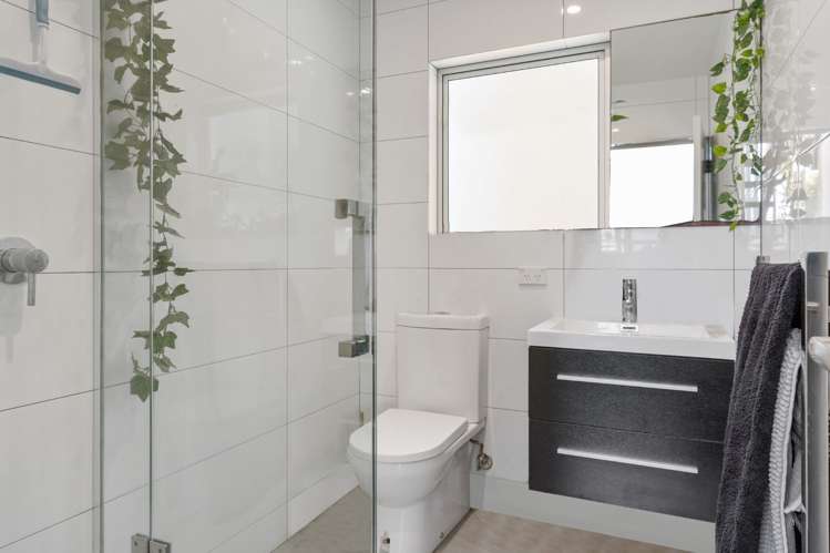 2/76 Heathcote Road Castor Bay_8